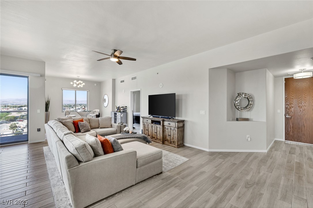 8255 Las Vegas Boulevard 921