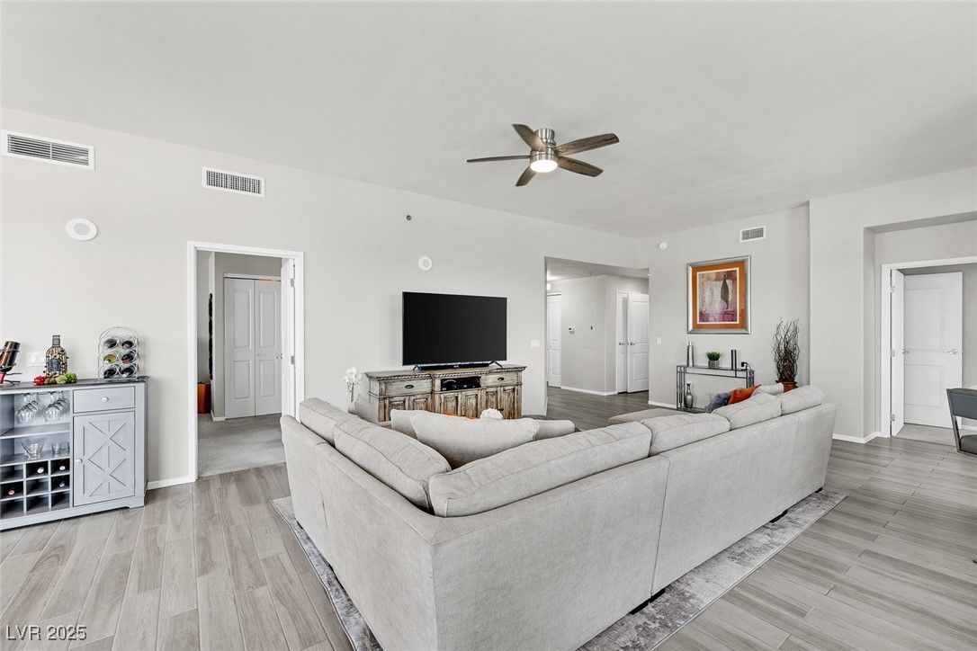 8255 Las Vegas Boulevard 921