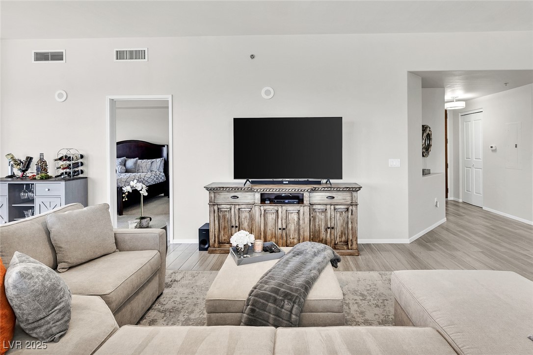 8255 Las Vegas Boulevard 921