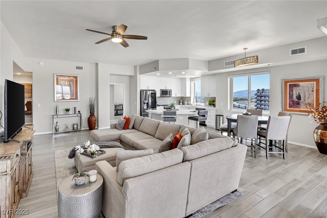 8255 Las Vegas Boulevard 921