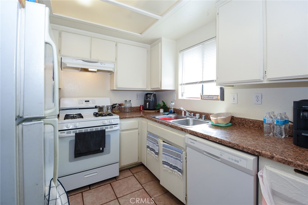 564 S Mistletoe Avenue