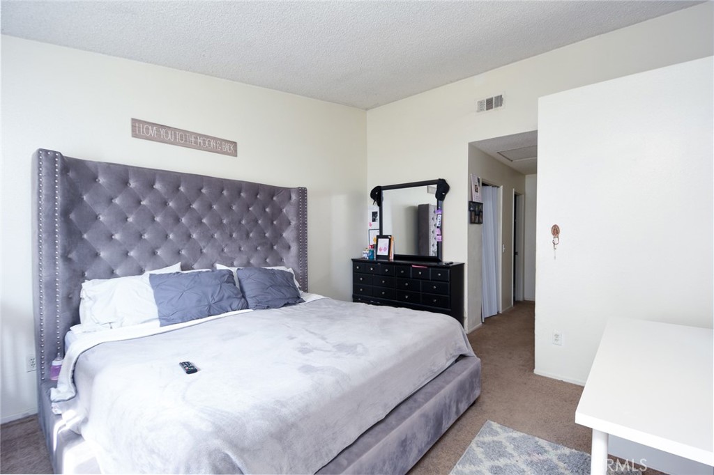 564 S Mistletoe Avenue