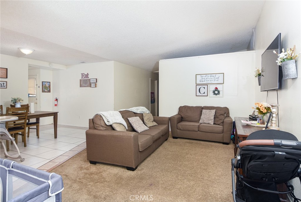 564 S Mistletoe Avenue