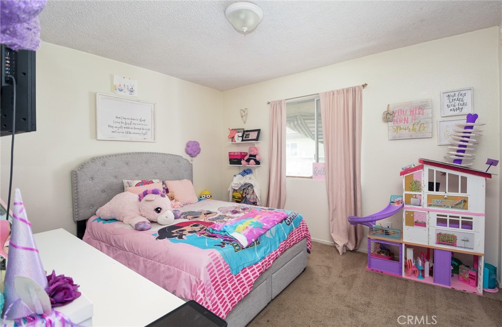 564 S Mistletoe Avenue