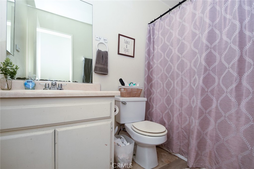 564 S Mistletoe Avenue