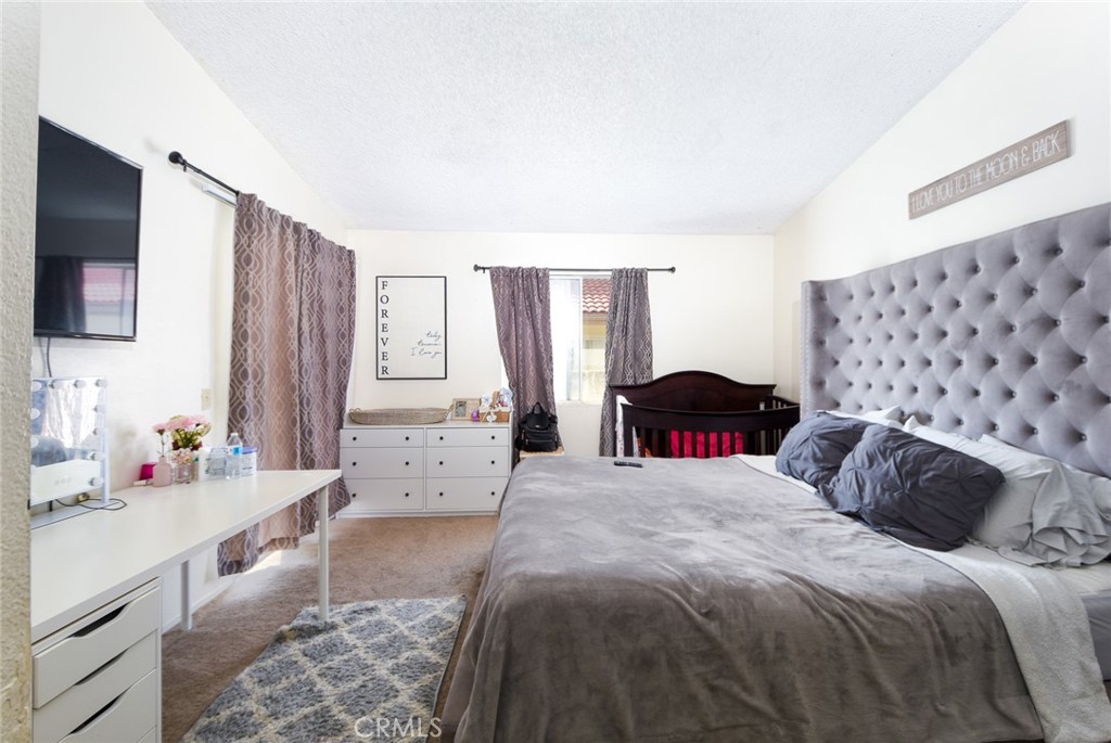 564 S Mistletoe Avenue