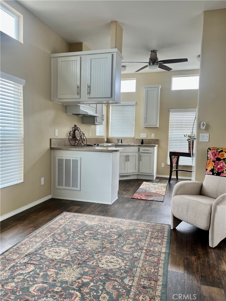 1295 S Cawston Avenue 462