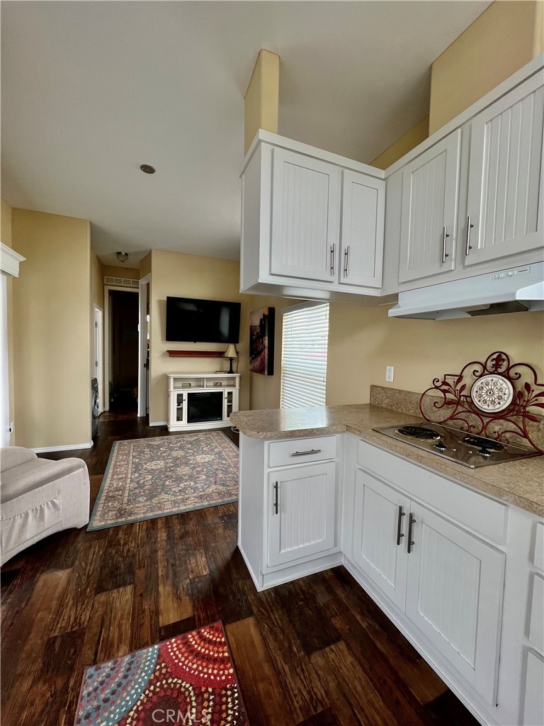 1295 S Cawston Avenue 462