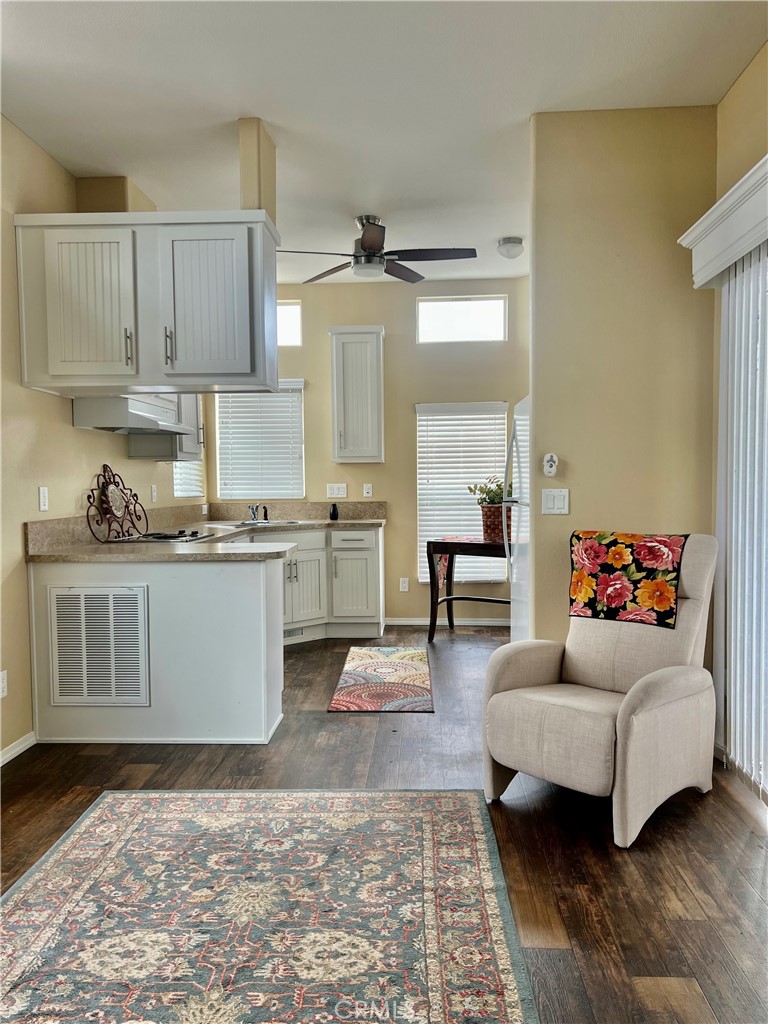 1295 S Cawston Avenue 462