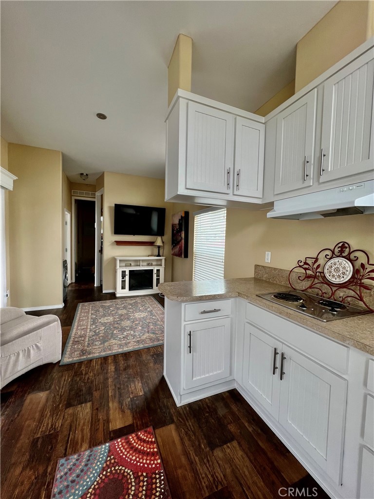 1295 S Cawston Avenue 462