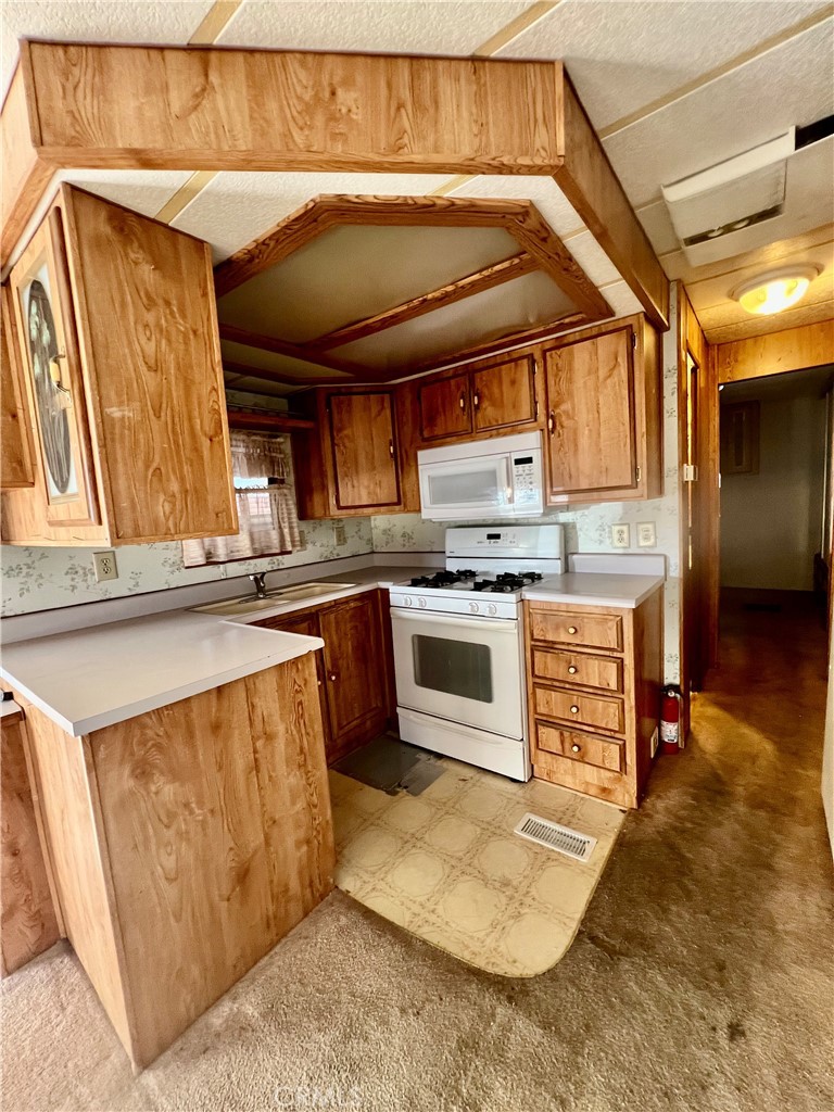 1295 S Cawston Avenue 319