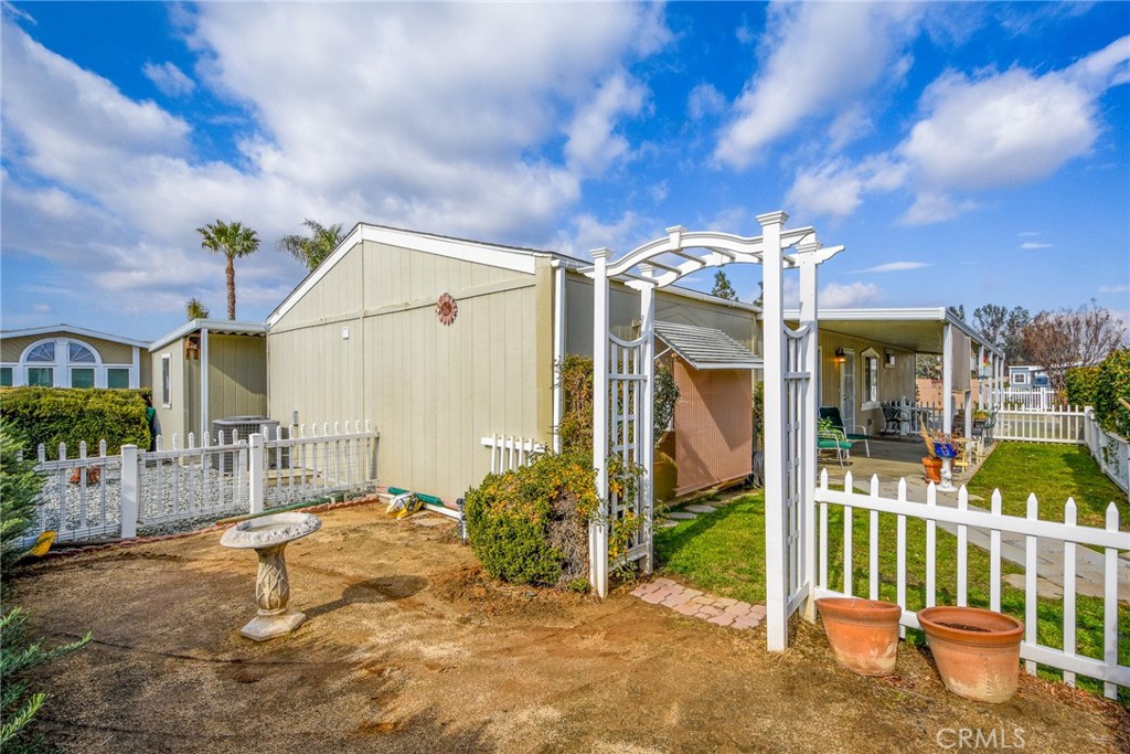 1250 N Kirby Street 194