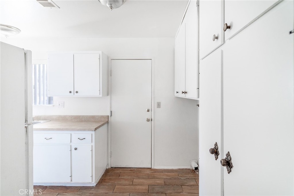 2147 W Oakland Avenue