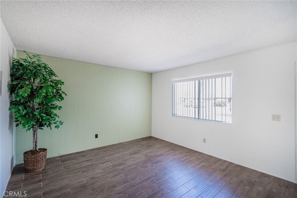 2147 W Oakland Avenue