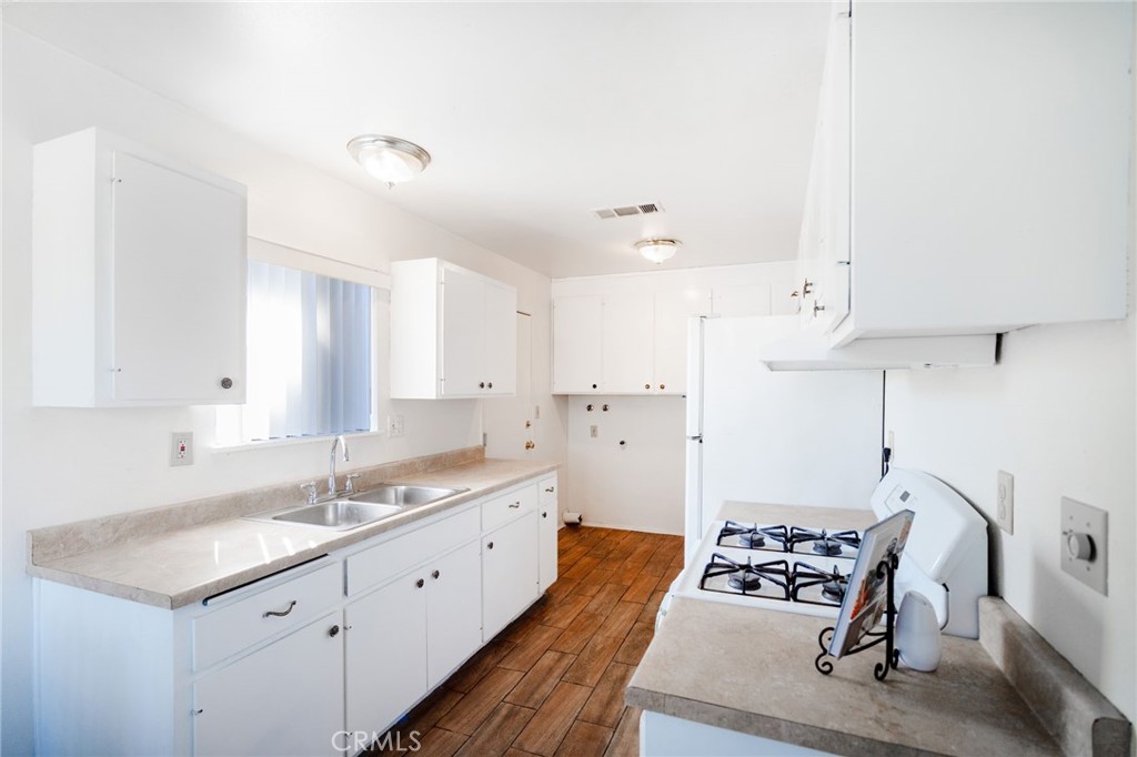 2147 W Oakland Avenue