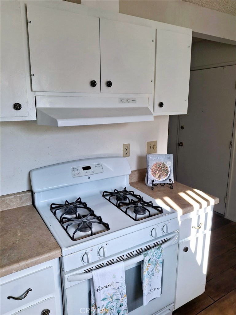 2147 W Oakland Avenue