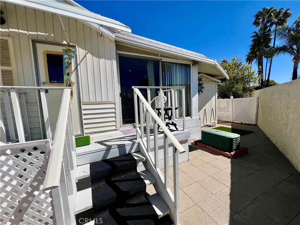 1295 S Cawston Avenue 6