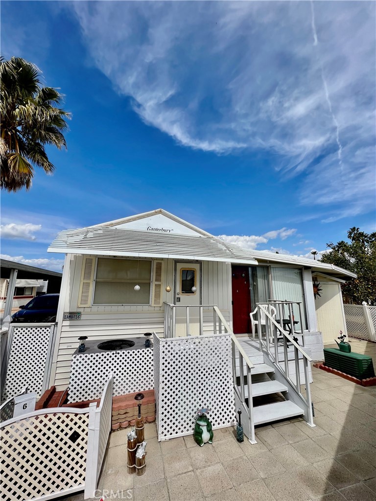 1295 S Cawston Avenue 6