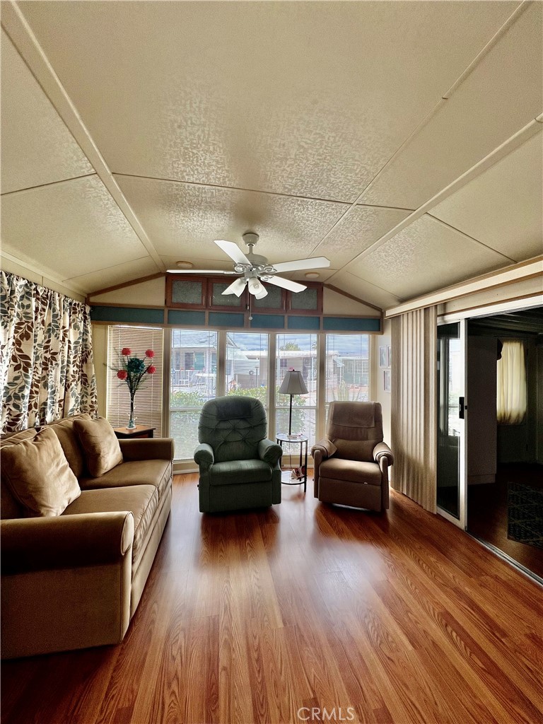 1295 S Cawston Avenue 6