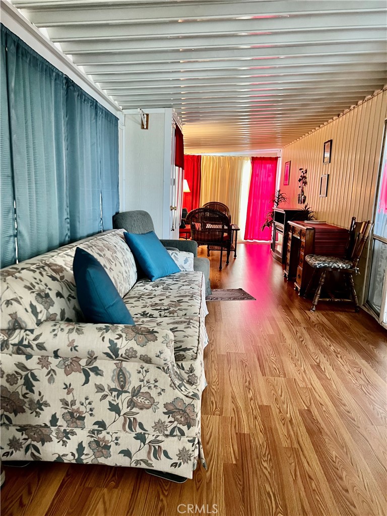 1295 S Cawston Avenue 6