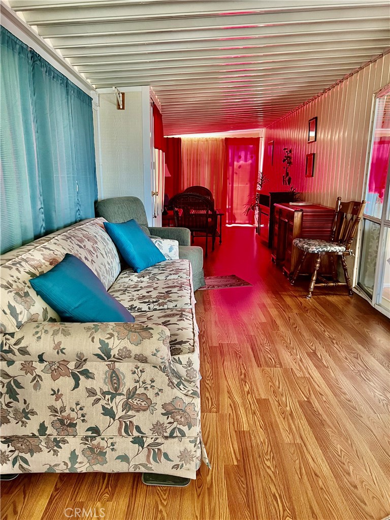 1295 S Cawston Avenue 6