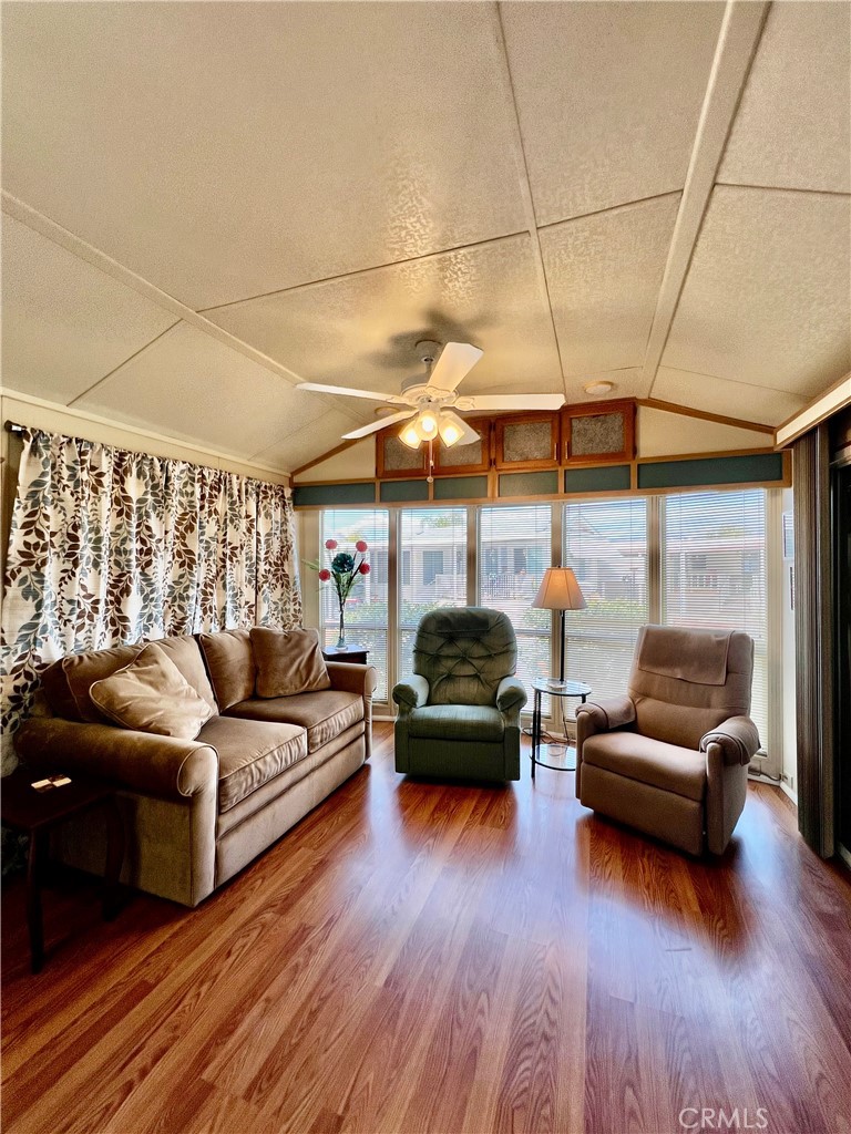 1295 S Cawston Avenue 6