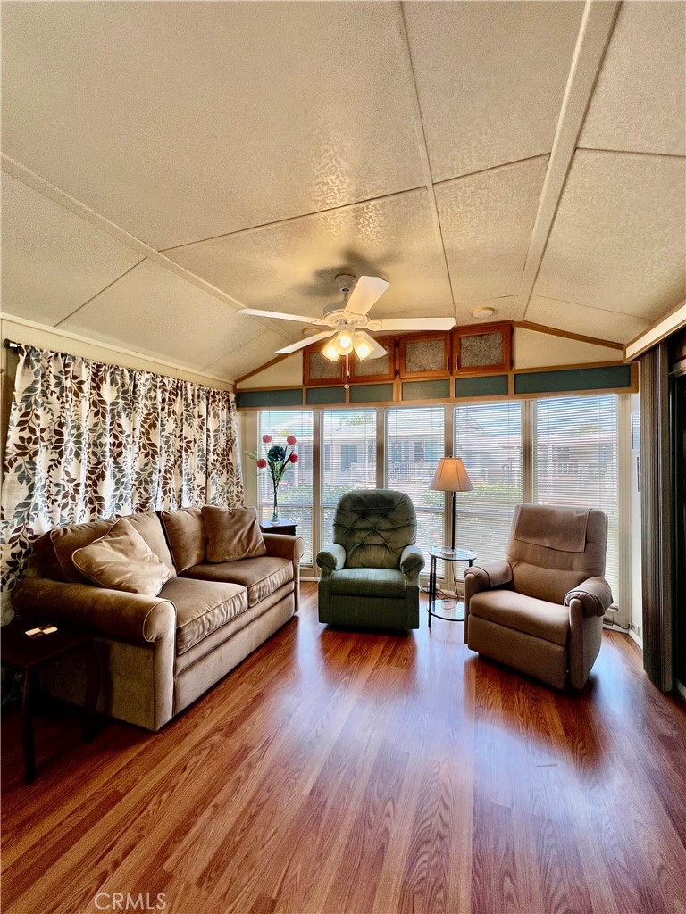 1295 S Cawston Avenue 6