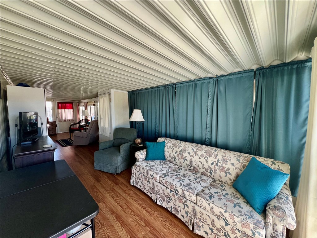 1295 S Cawston Avenue 6