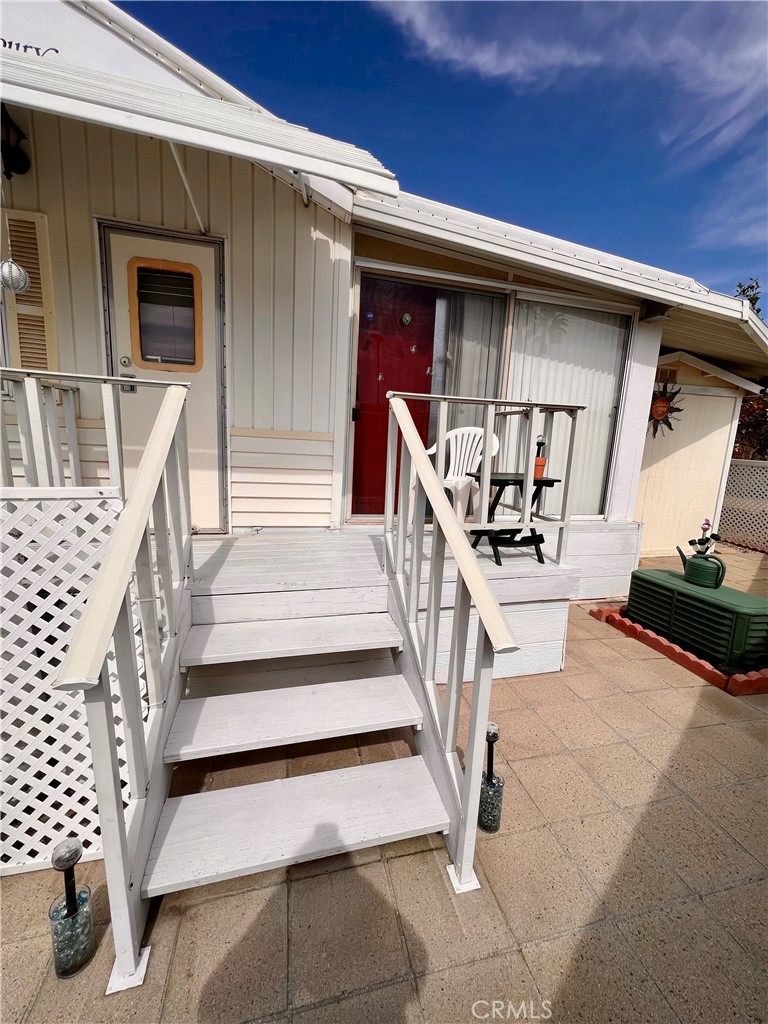 1295 S Cawston Avenue 6