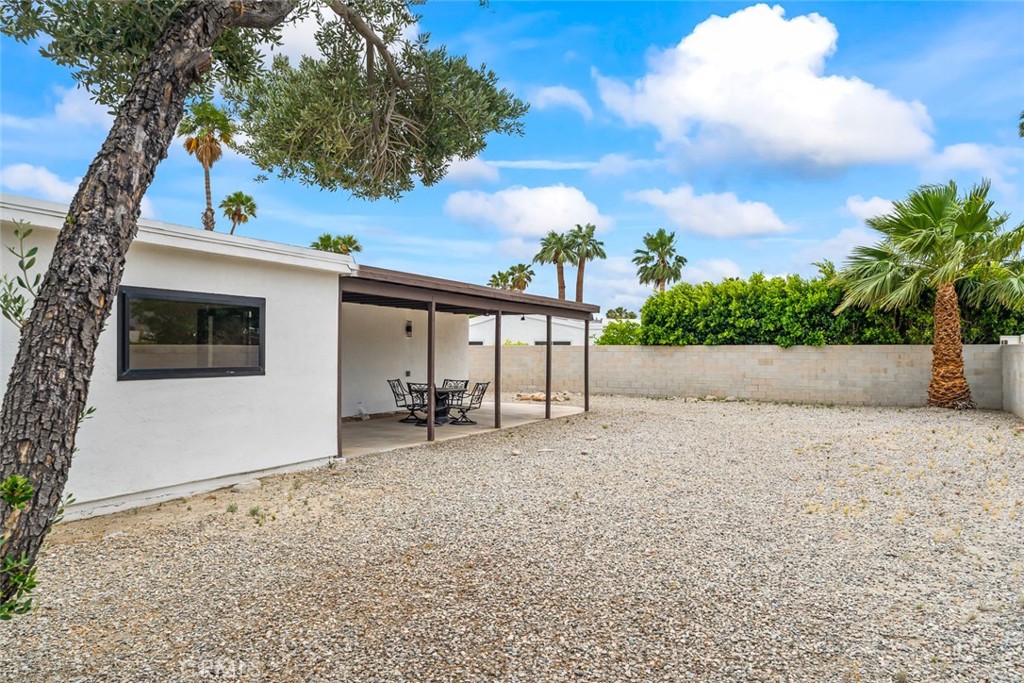 2325 N Magnolia Road