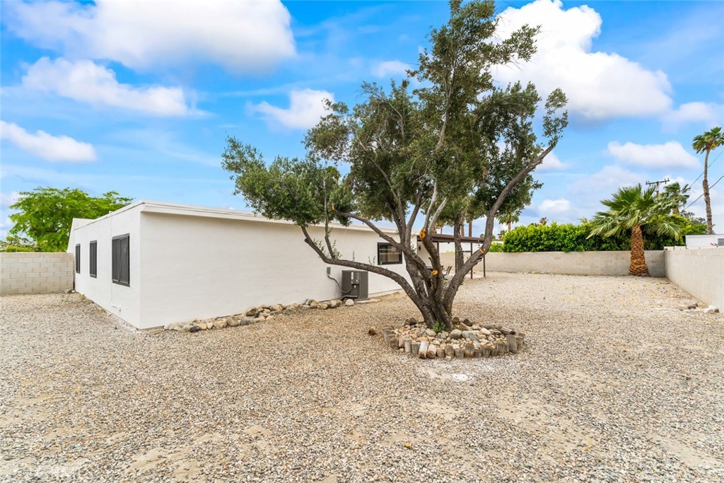 2325 N Magnolia Road