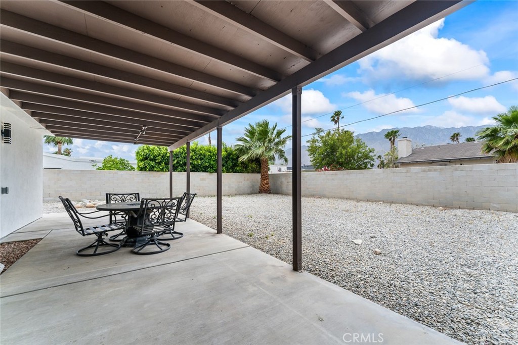 2325 N Magnolia Road