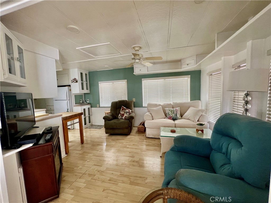 1295 S Cawston Avenue 291