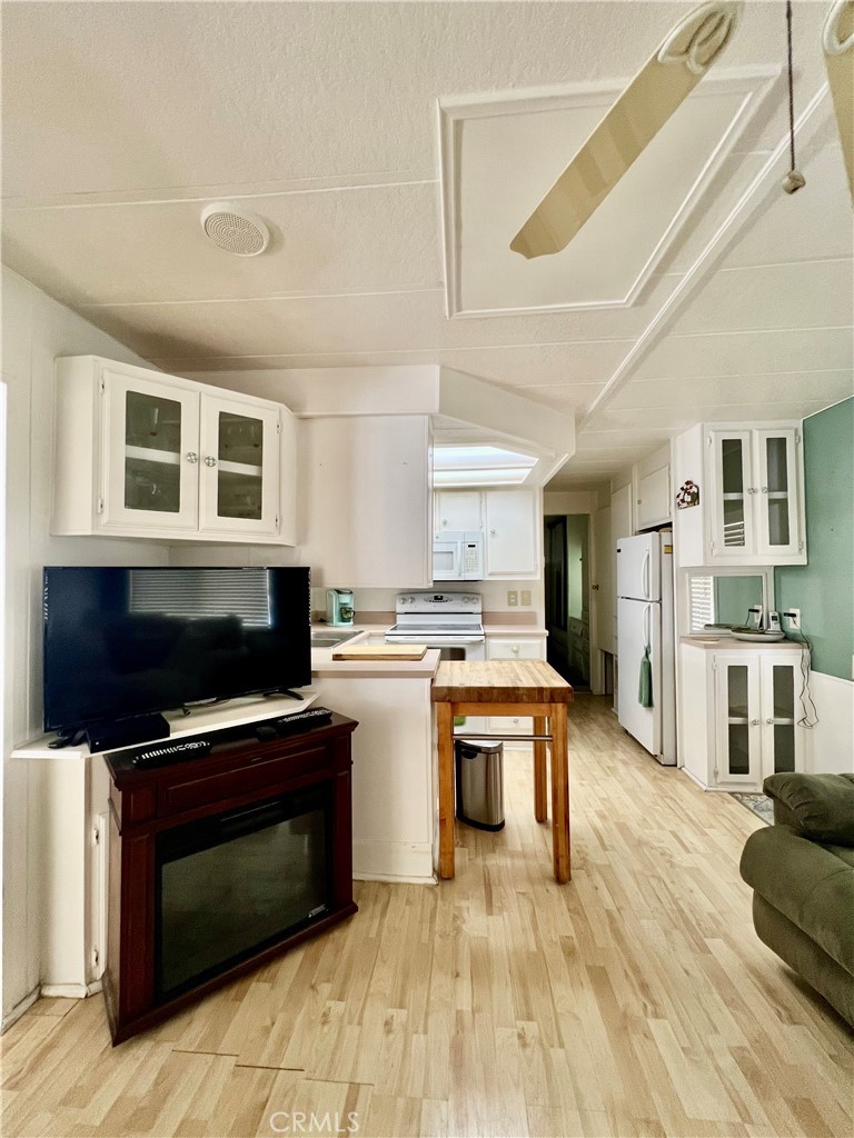 1295 S Cawston Avenue 291