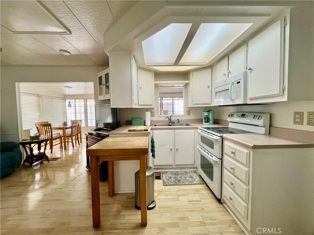 1295 S Cawston Avenue 291