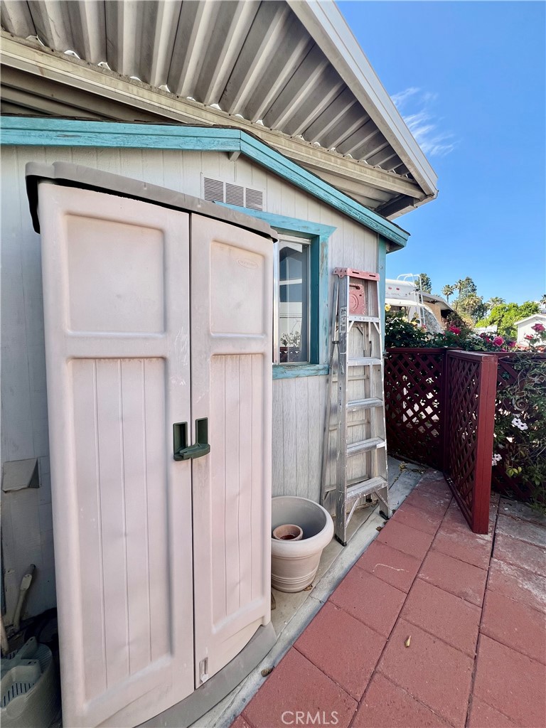 1295 S Cawston Avenue 291