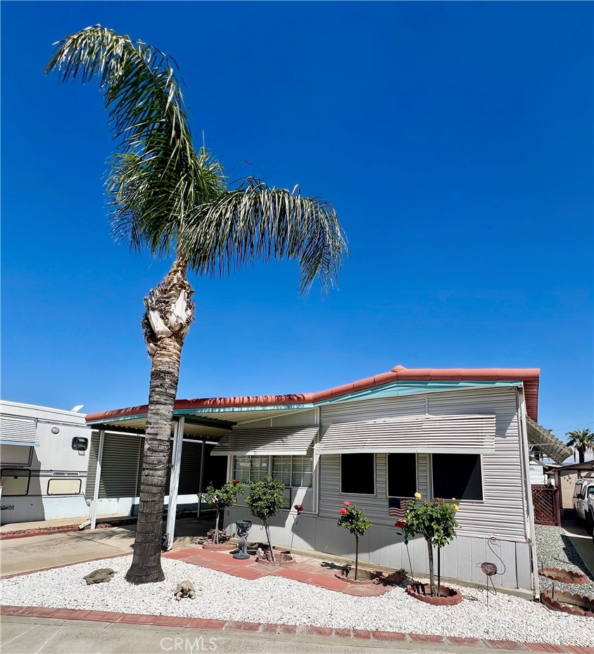 1295 S Cawston Avenue 291