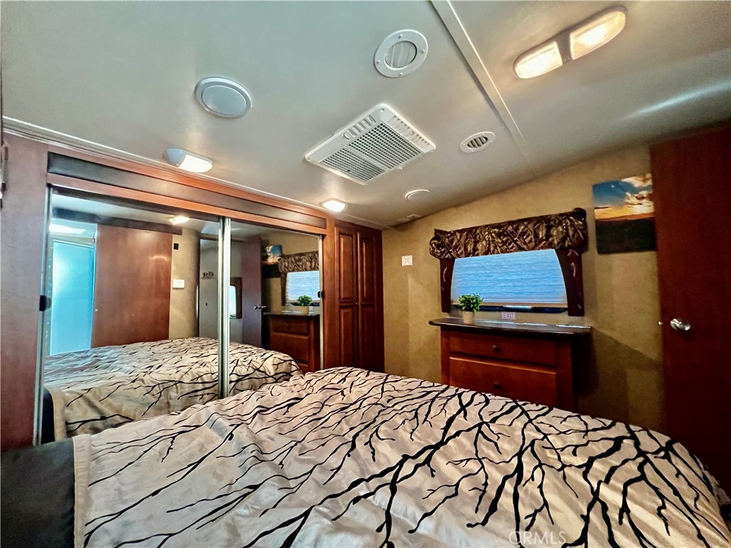 1295 S Cawston Avenue