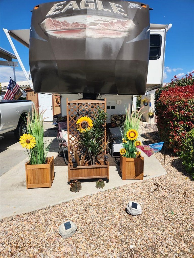 1295 S Cawston Avenue