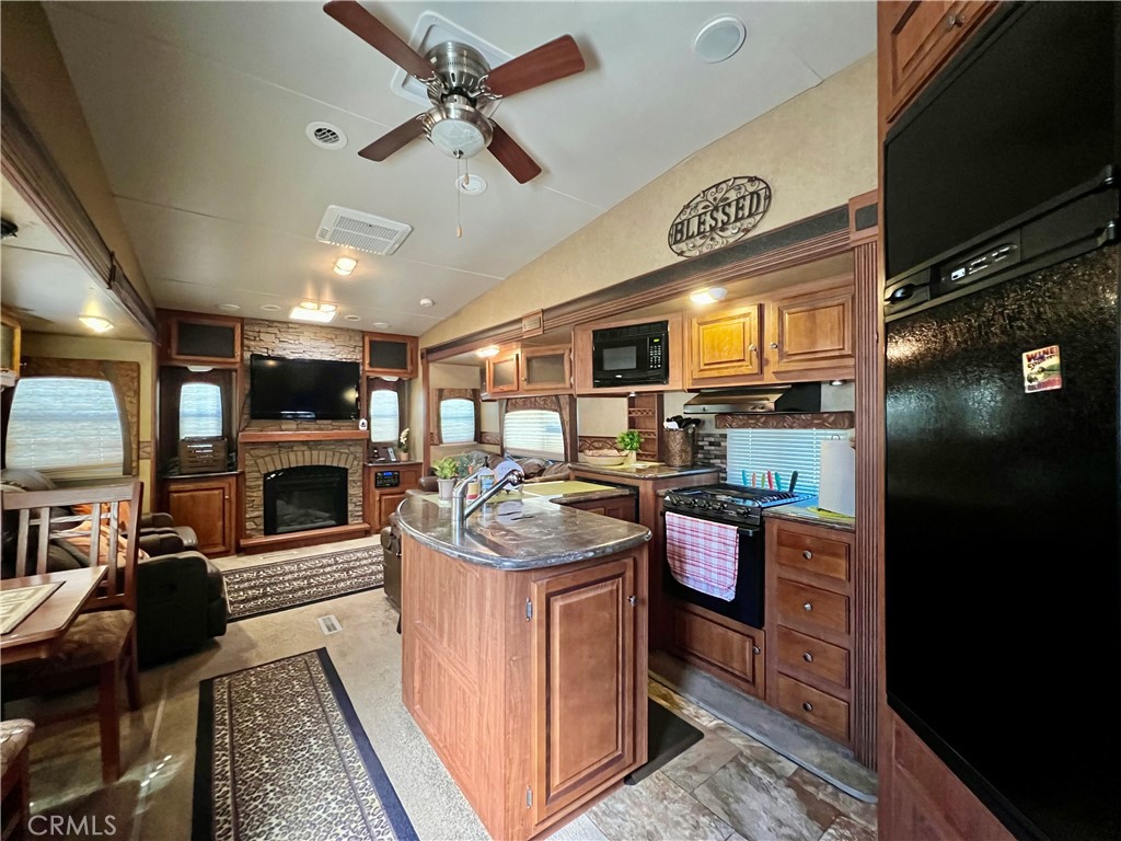 1295 S Cawston Avenue