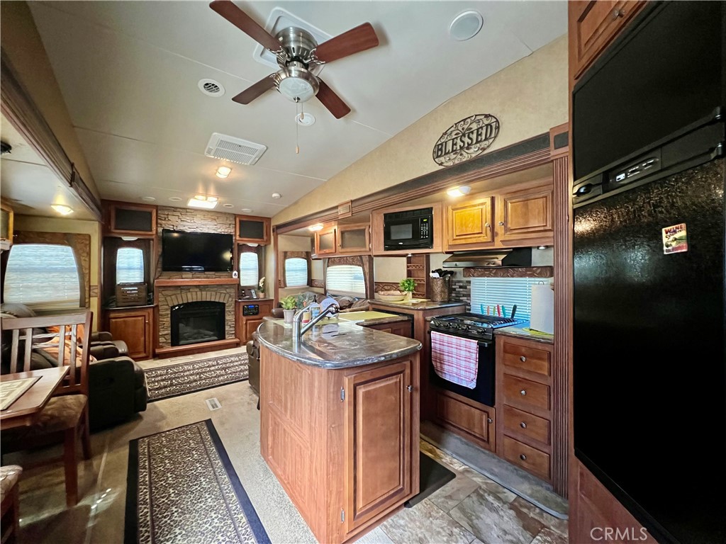 1295 S Cawston Avenue