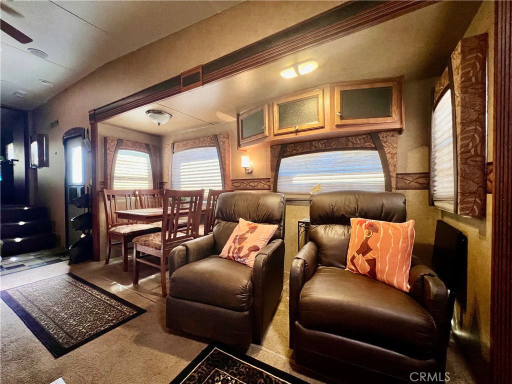 1295 S Cawston Avenue