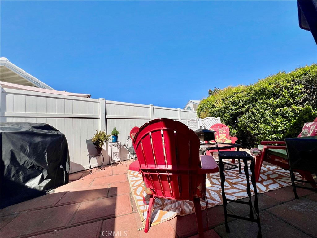 1295 S Cawston Avenue