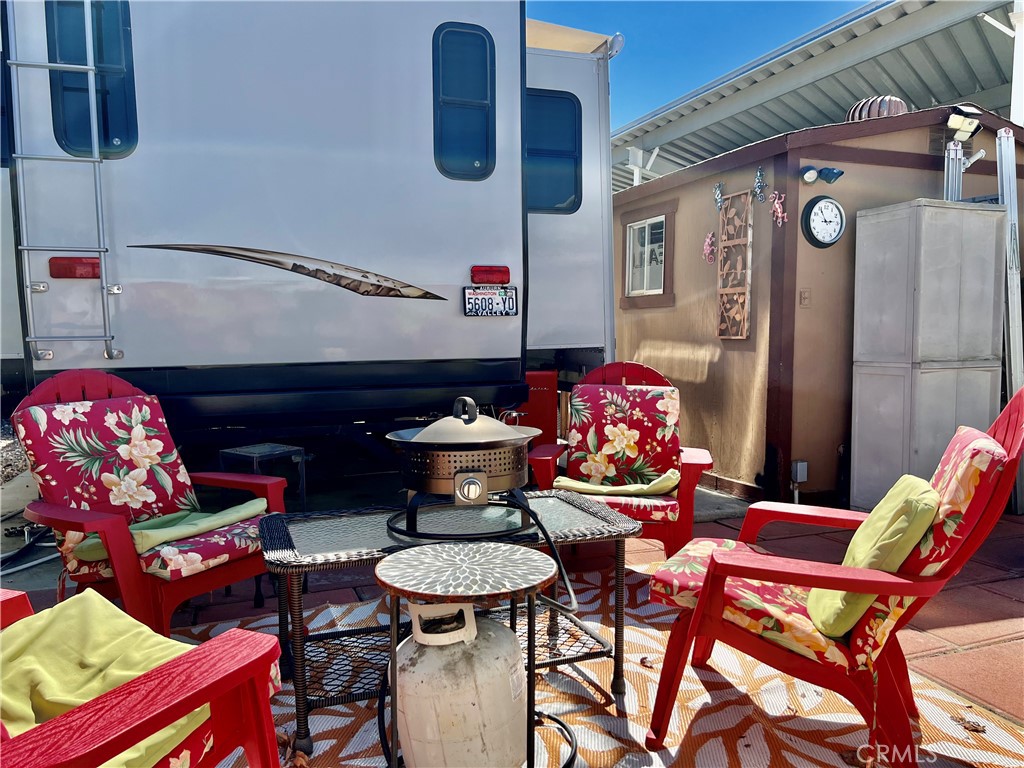 1295 S Cawston Avenue