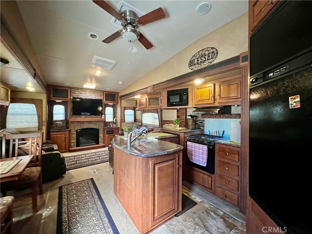 1295 S Cawston Avenue