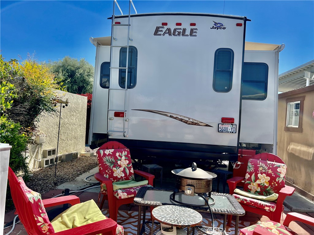 1295 S Cawston Avenue