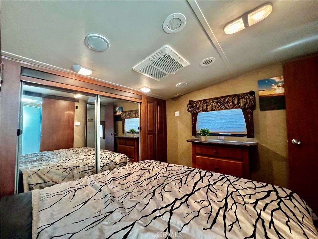 1295 S Cawston Avenue