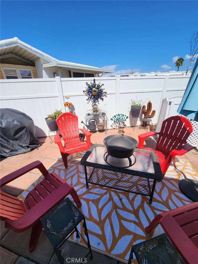 1295 S Cawston Avenue