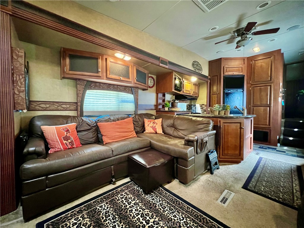 1295 S Cawston Avenue