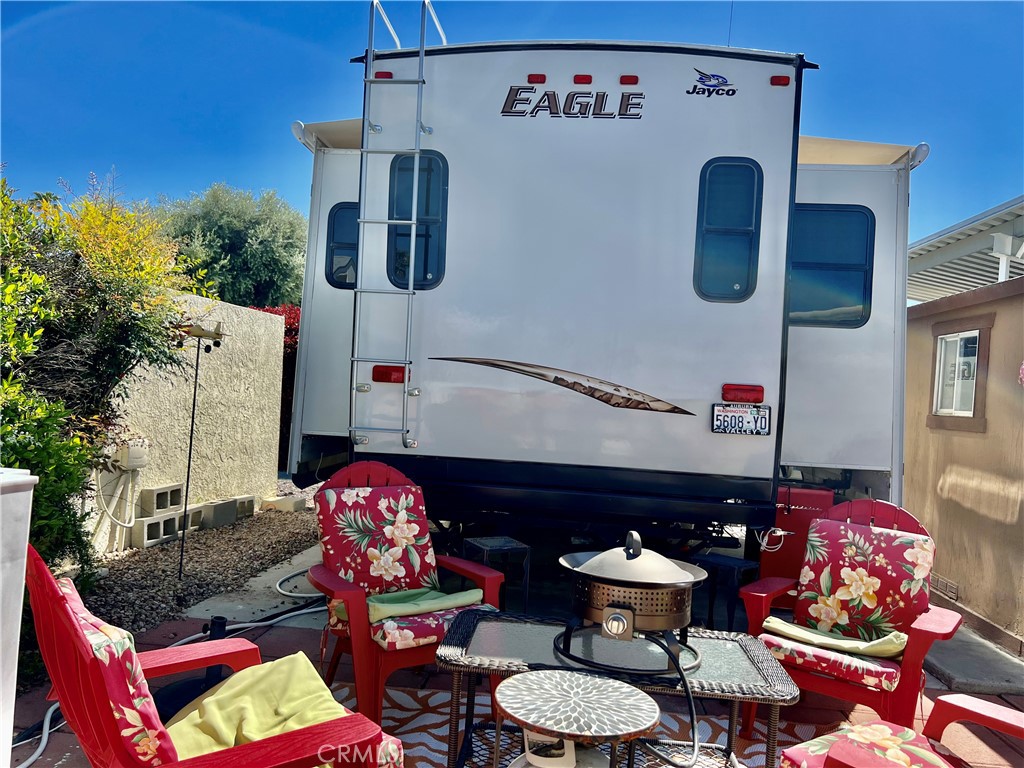 1295 S Cawston Avenue